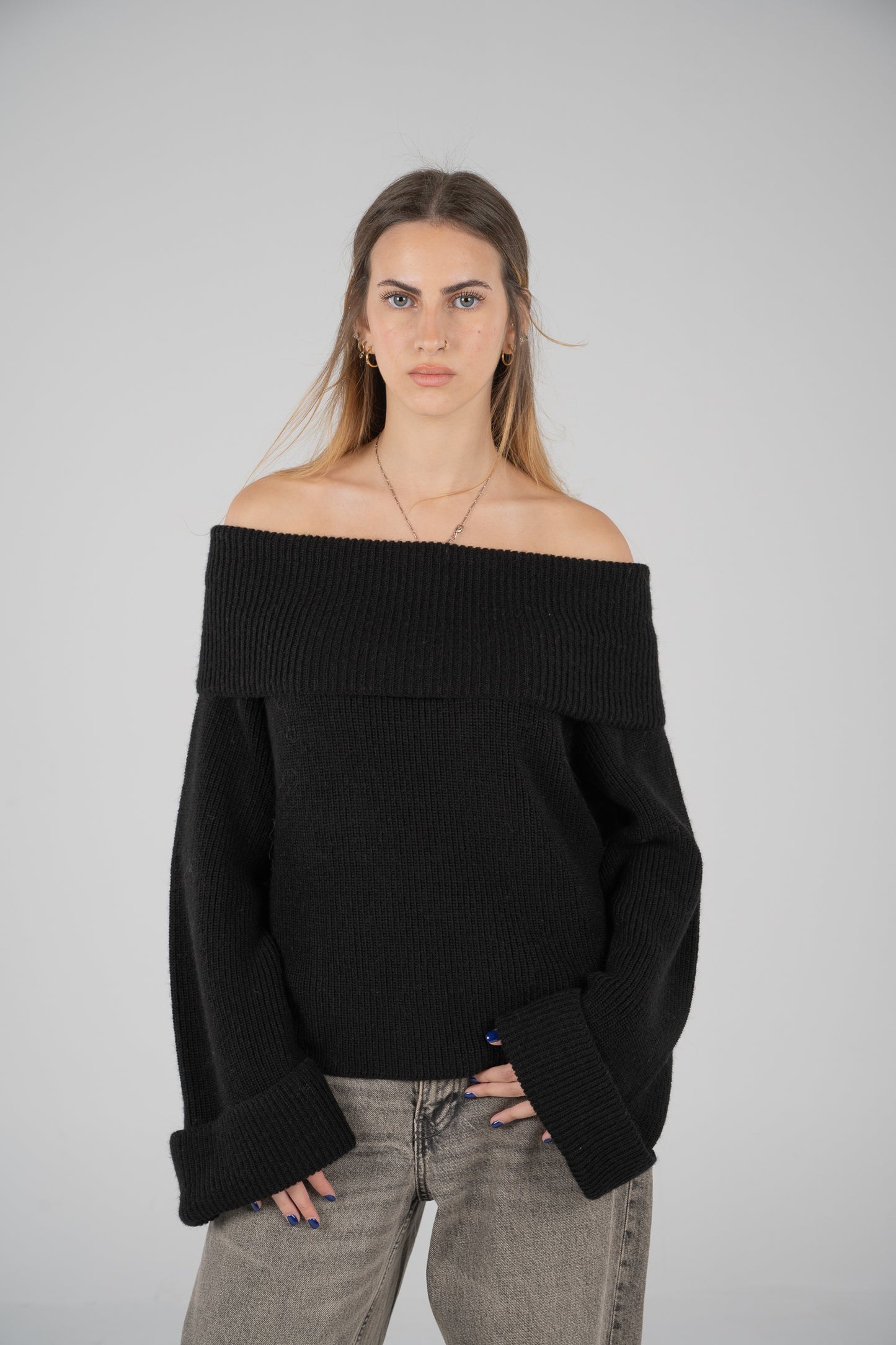 'Nuages' Off-Shoulder Top in Black